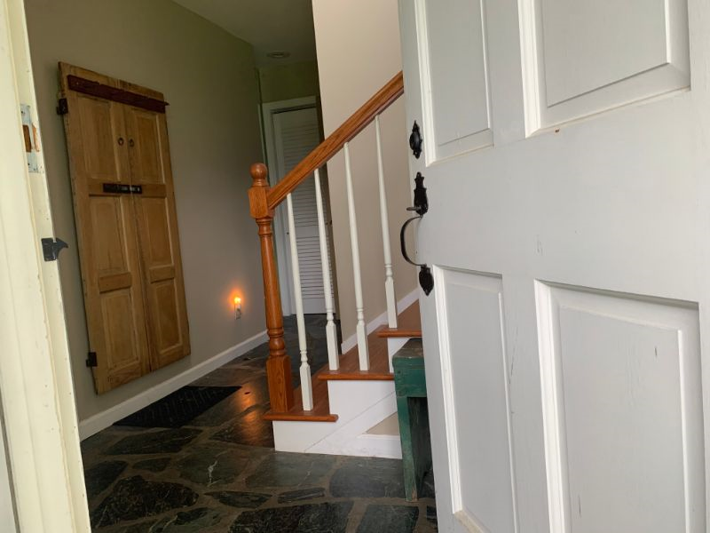 Comfortable bedroom suite in Waitsfield home - Photo 8