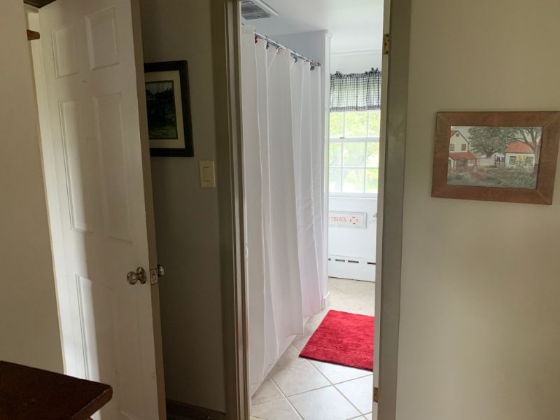 Comfortable bedroom suite in Waitsfield home - Photo 7