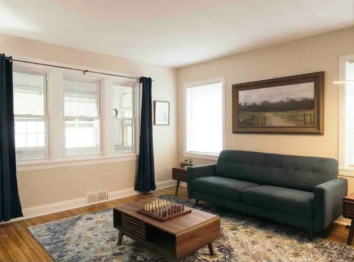 Convenient and cozy 1bd lower of duplex with office and laundry in-unit - Photo 4