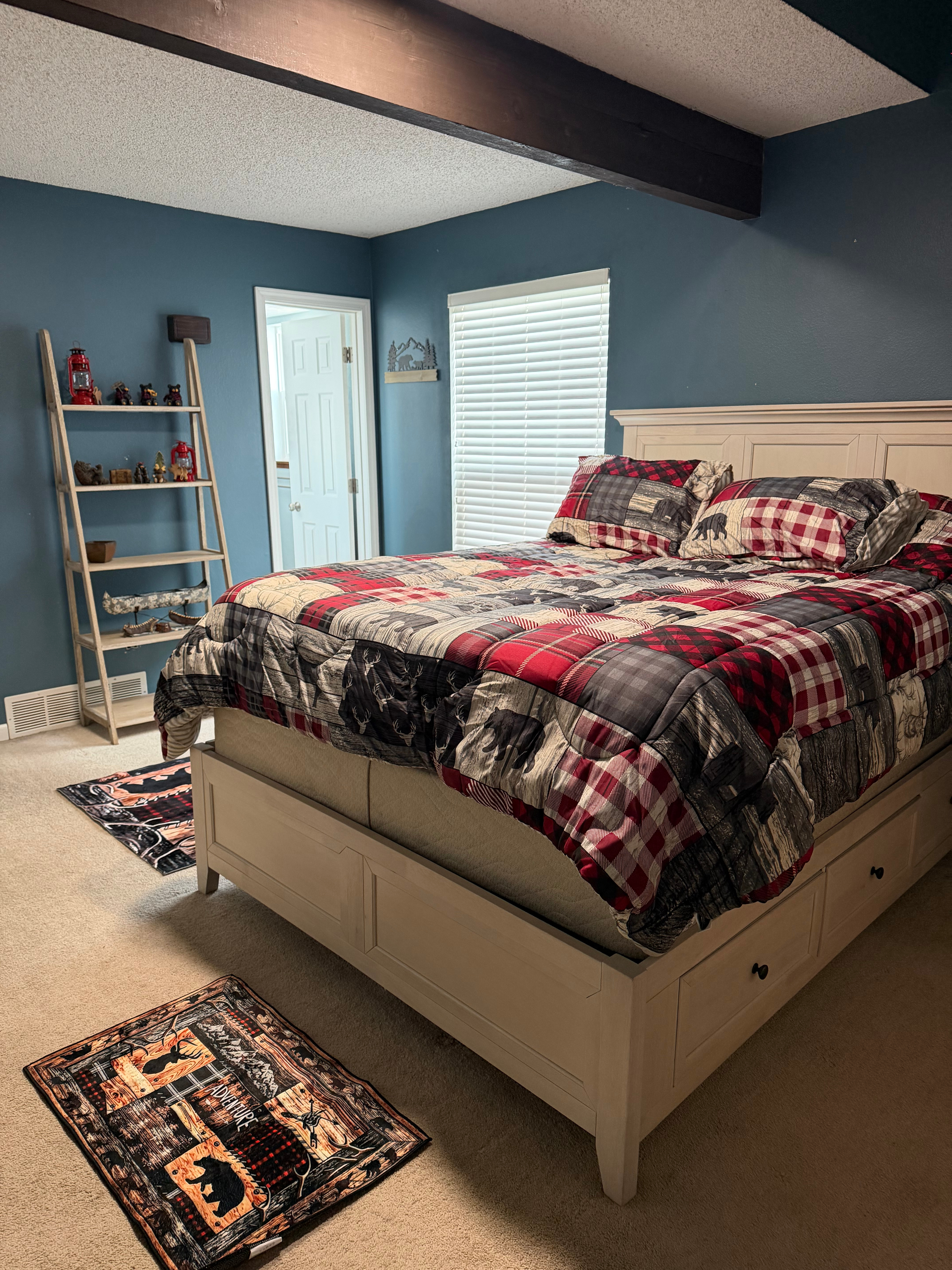 Private Bed and Bathroom - Photo 4
