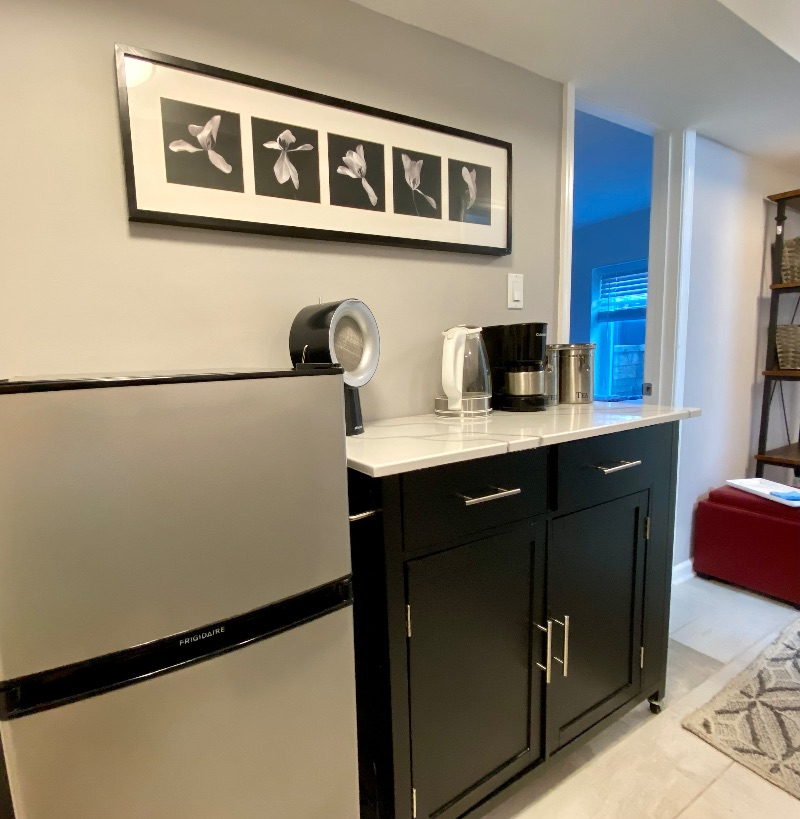 Cozy One-Bedroom Unit With Everything You Could Possibly Need - Photo 6