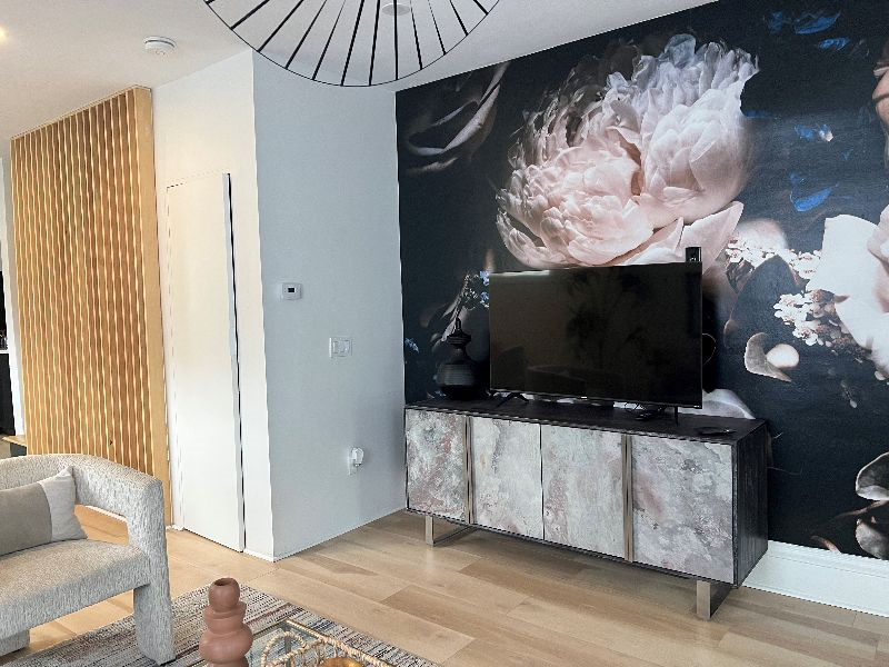 *Modern 3 Bed Park Ave. Stunner* - Photo 9
