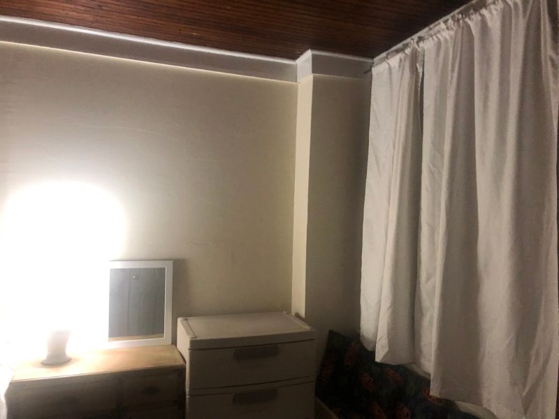 Nice clean room in house shared with 1 person.  Male proffered. Close to shops  town, train and high - Photo 6