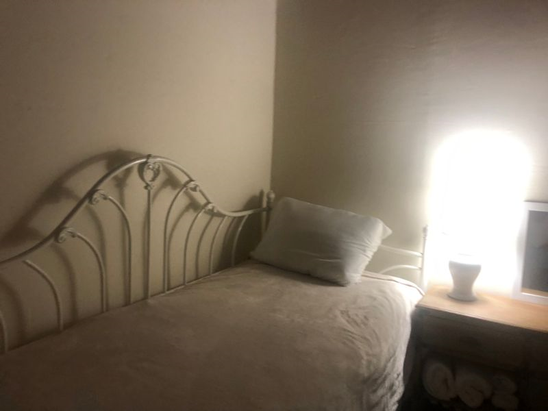 Nice clean room in house shared with 1 person.  Male proffered. Close to shops  town, train and high - Photo 7