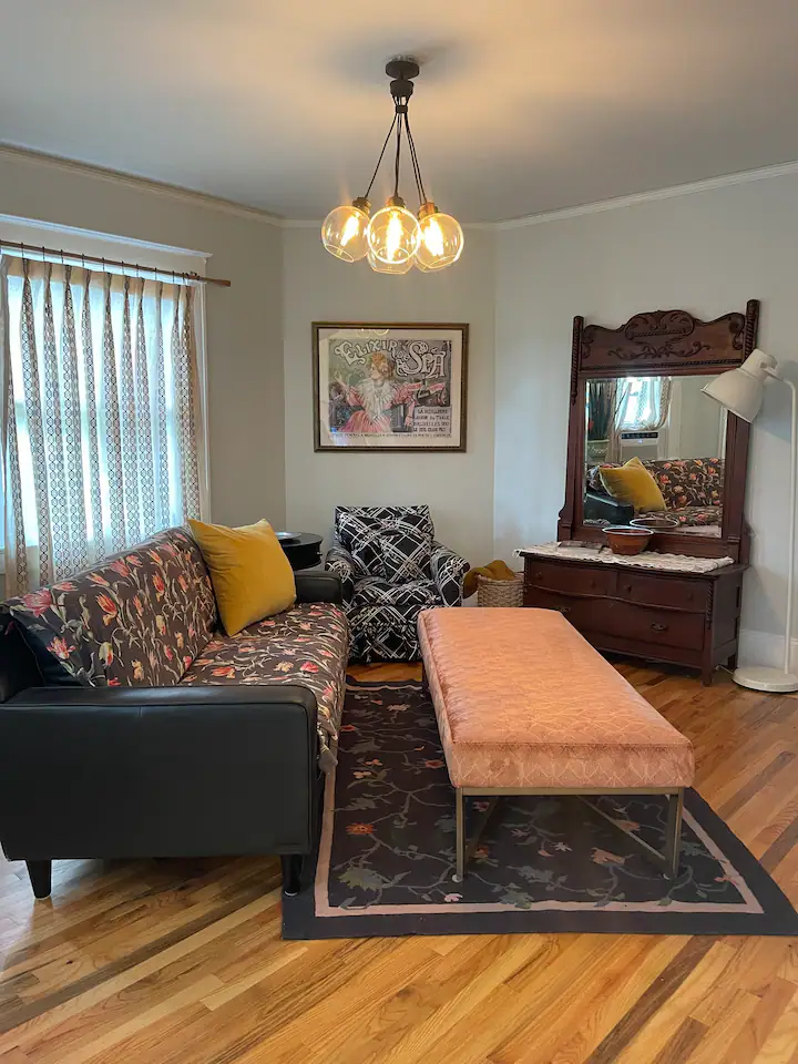 GORGEOUS REMODEL RIVERSIDE Kitchen, Bath & Hardwood, Great for Couples