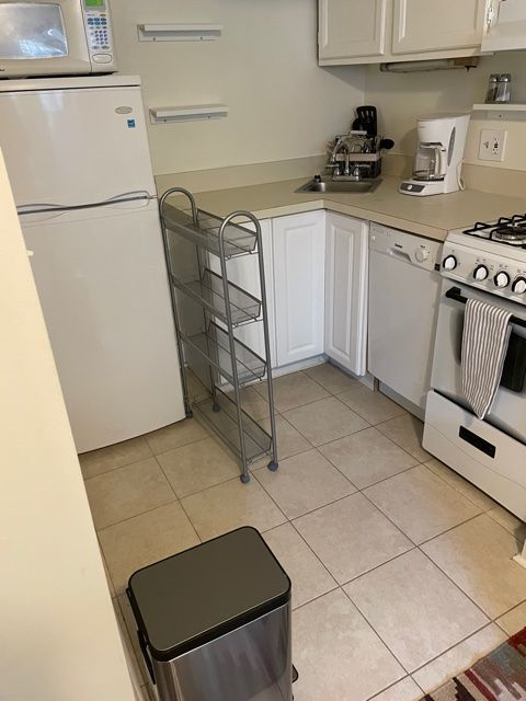 Lightfilled, fully furnished basement unit on Capitol Hill - Photo 3