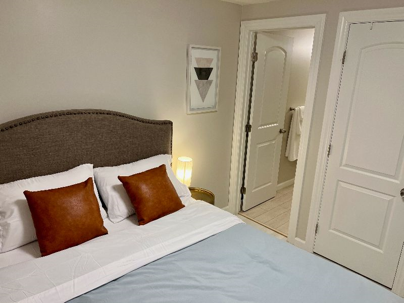 Rare & Modern 2 Master Bedroom Guest Suites - Photo 4