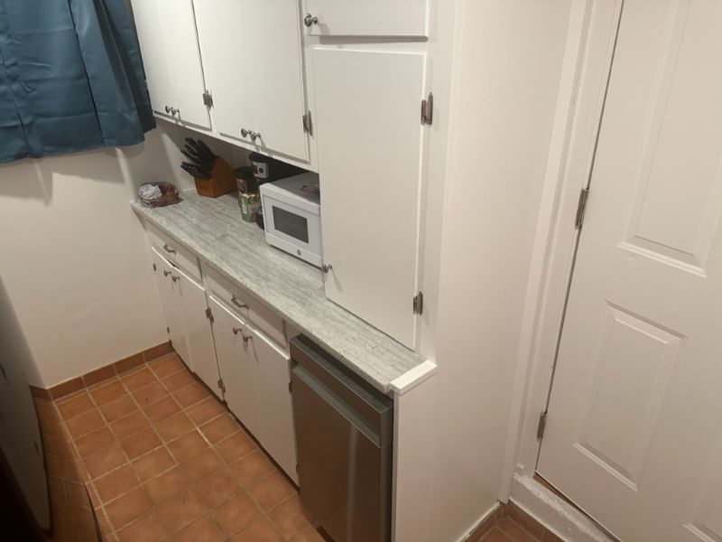 Clean and bright studio centrally located - Photo 4