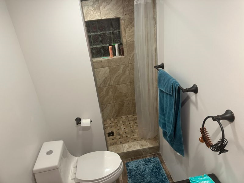 Clean and bright studio centrally located - Photo 5