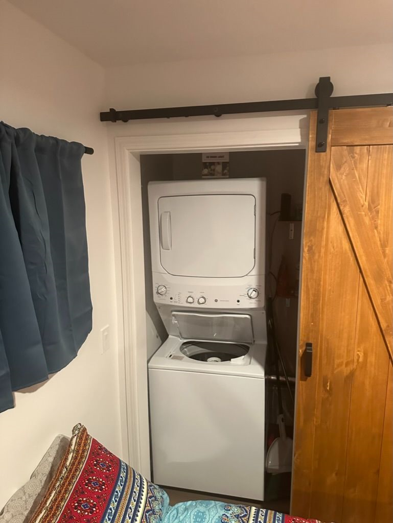 Clean and bright studio centrally located - Photo 8