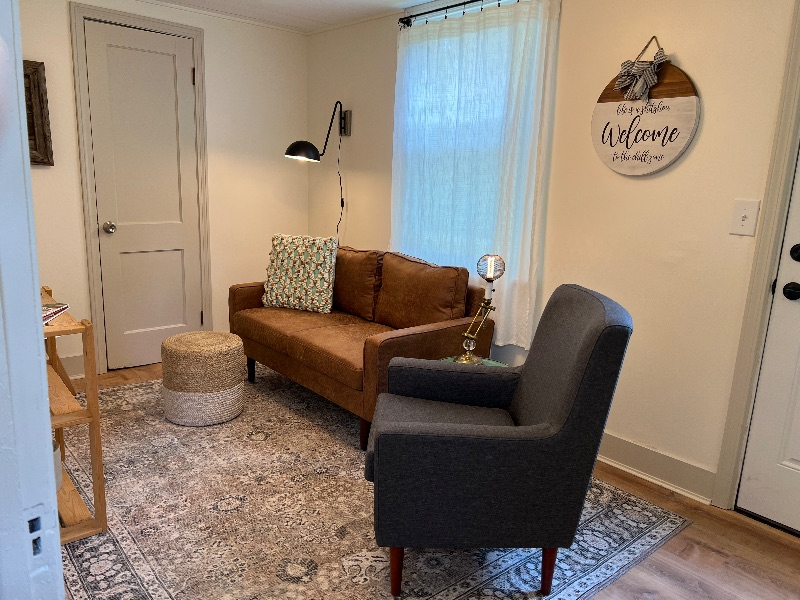 Safe, Cozy  Apartment In The Village of Youngstown, NY - Photo 6