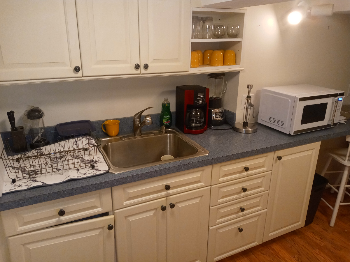Studio Basement Apartment - Photo 6