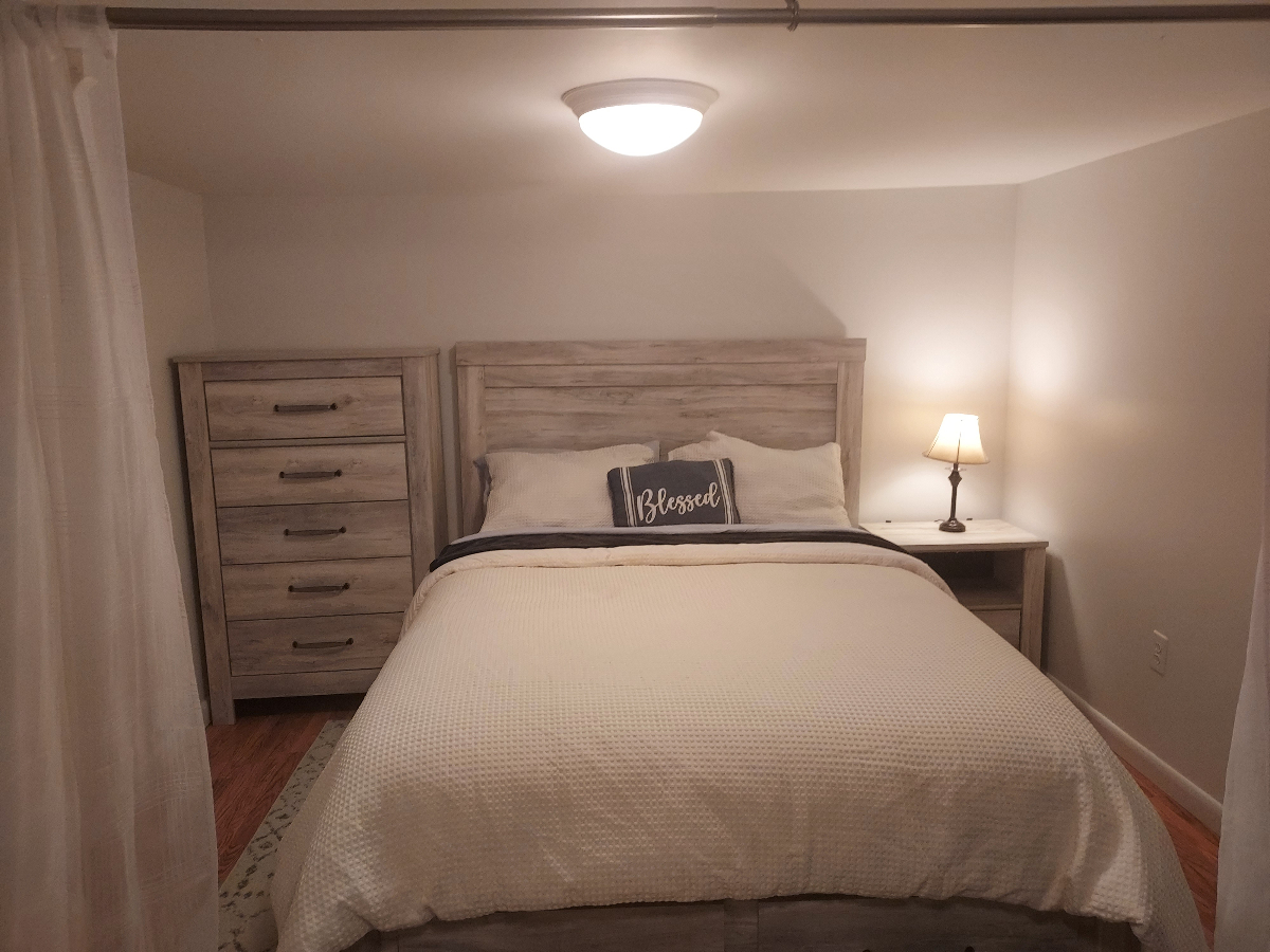 Studio Basement Apartment - Photo 7