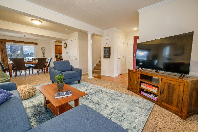 Comfortable, Overlooks Downtown - Photo 2