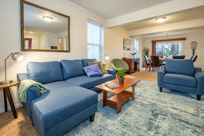 Comfortable, Overlooks Downtown - Photo 3