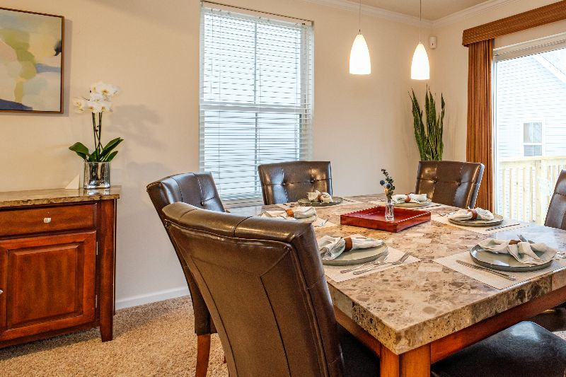 Comfortable, Overlooks Downtown - Photo 8