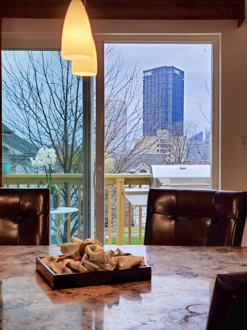 Comfortable, Overlooks Downtown - Photo 10