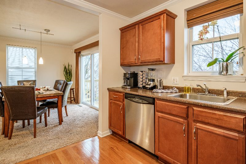 Comfortable, Overlooks Downtown - Photo 11
