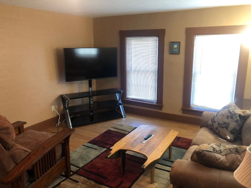 Furnished large 1 Bedroom apartment  1 mile from CVMC - Photo 6