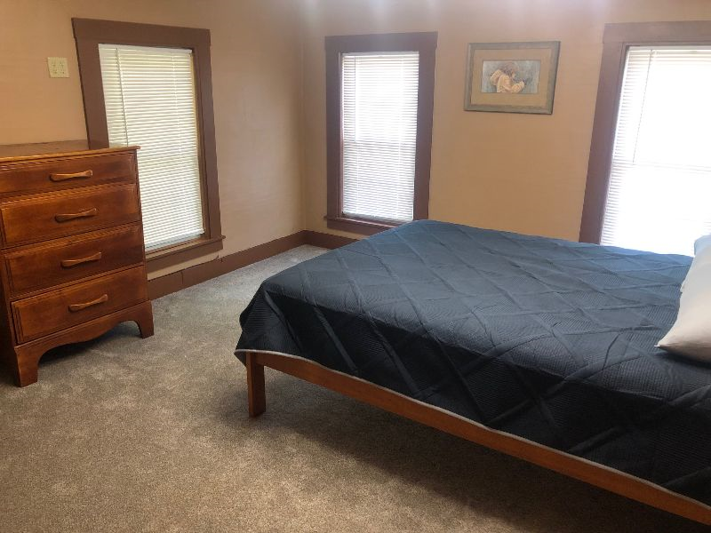 Furnished large 1 Bedroom apartment  1 mile from CVMC - Photo 8