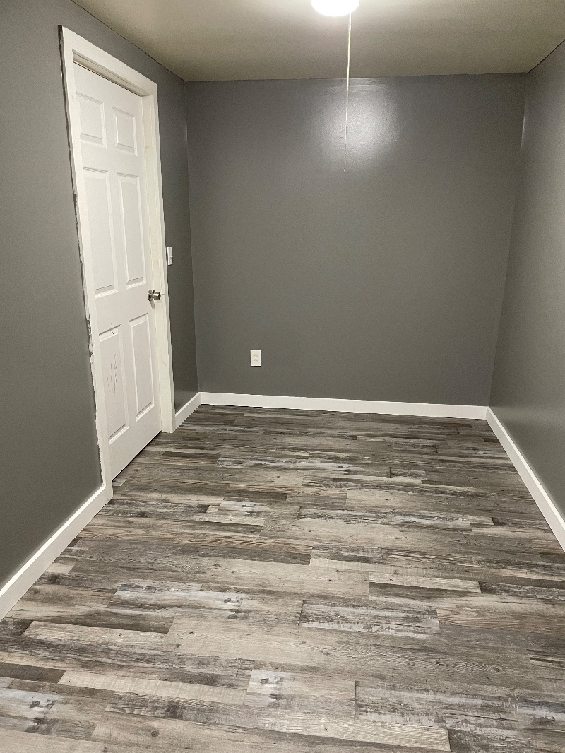 Secluded Basement Apartment - Photo 2