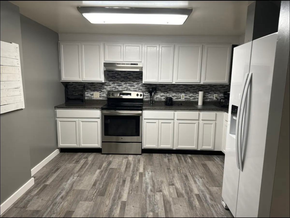 Secluded Basement Apartment - Photo 6