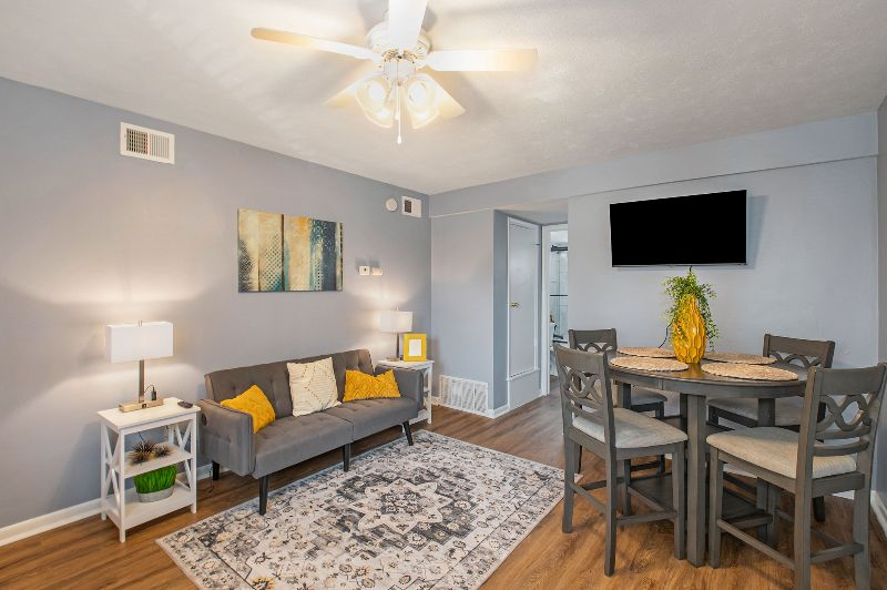 Field Club Apartments Close to UNMC-4