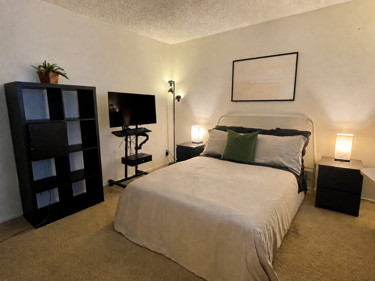 Private Bed & Bath in Spacious Biohacker Abode (no shared walls) - Photo 2