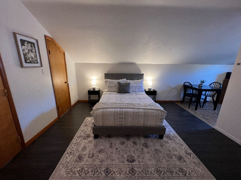 Newly Renovated Parkway Studio, Unit 6