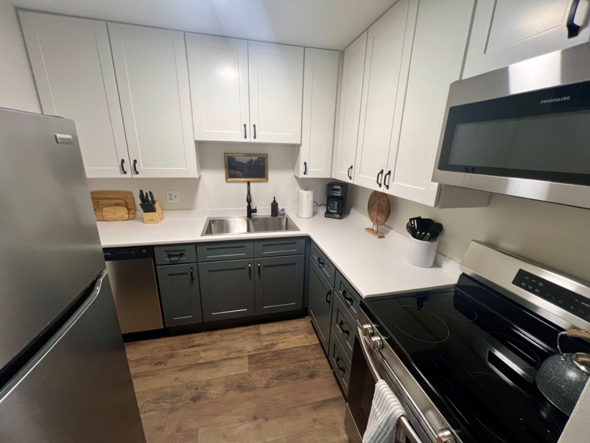 Newly renovated parkway unit 4