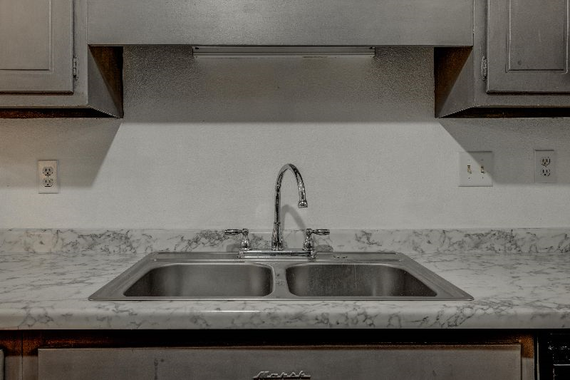 Spacious 1 bedroom condo - Photo 8