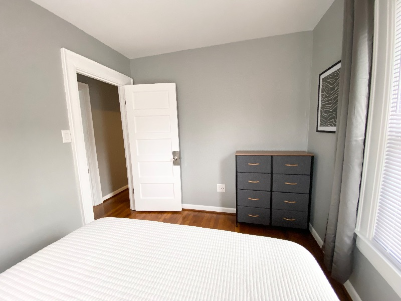 2 Bedroom 1 Bath Apartment - Photo 11