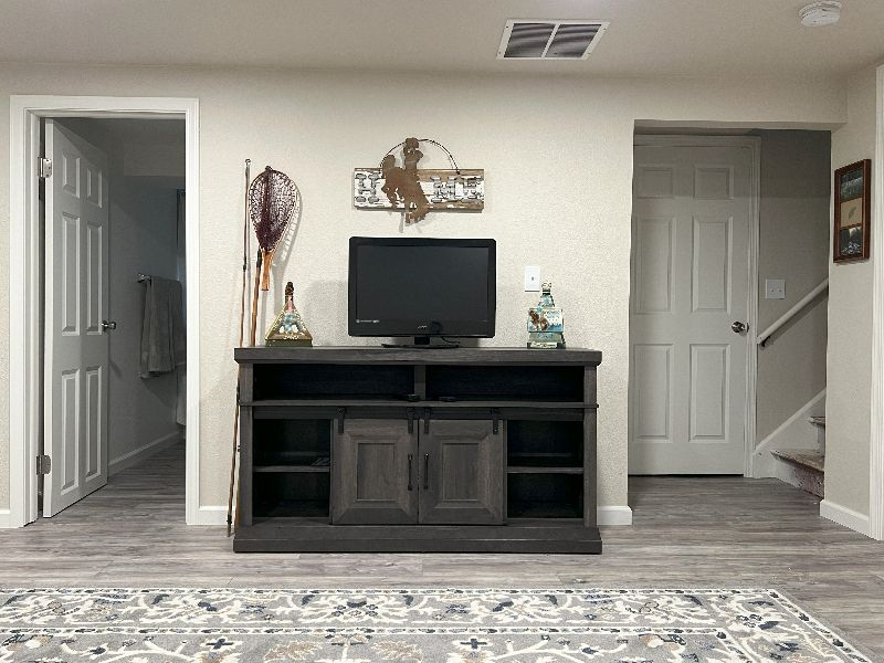 Completely Remodeled Eastside - Photo 4