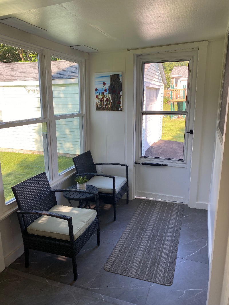 Charming home in quiet suburb, minutes from hospitals! Everything Included. Fast internet, in-unit l - Photo 10