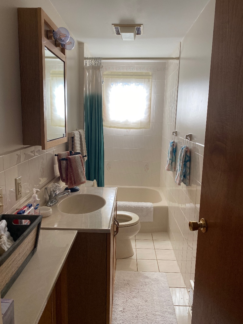 Charming home in quiet suburb, minutes from hospitals! Everything Included. Fast internet, in-unit l - Photo 9