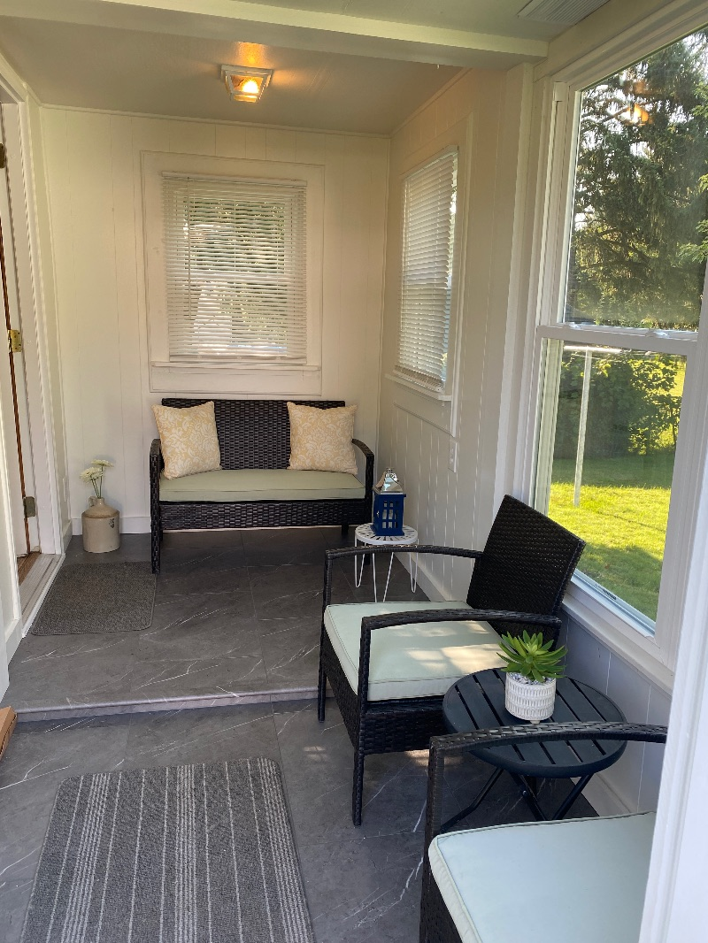 Charming home in quiet suburb, minutes from hospitals! Everything Included. Fast internet, in-unit l - Photo 11