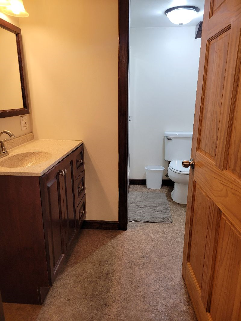 Ground level apartment with separate entrance - Photo 7