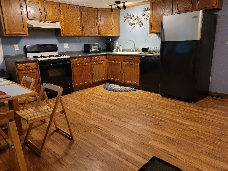 Ground level apartment with separate entrance - Photo 2