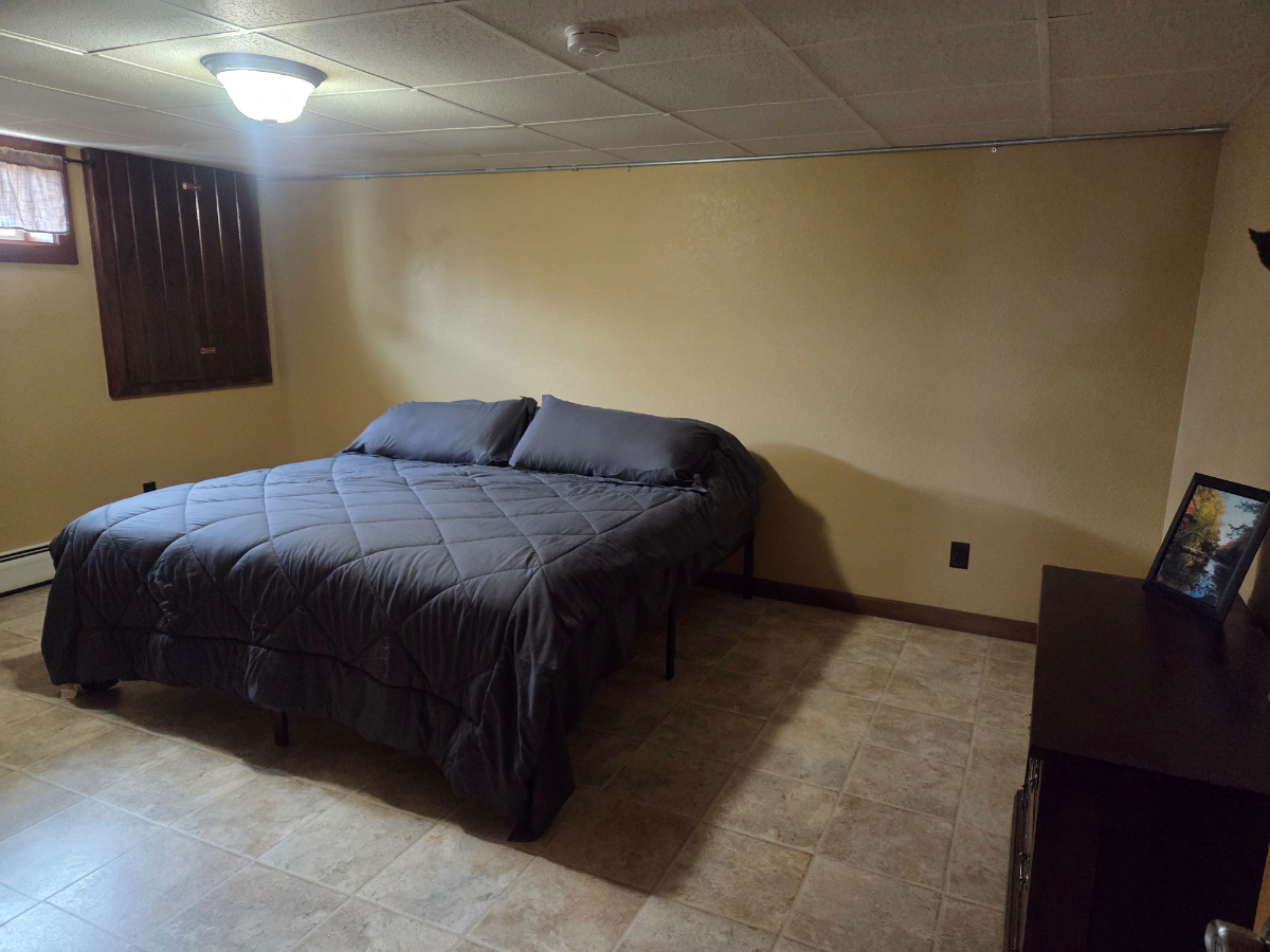 Ground level apartment with separate entrance - Photo 3