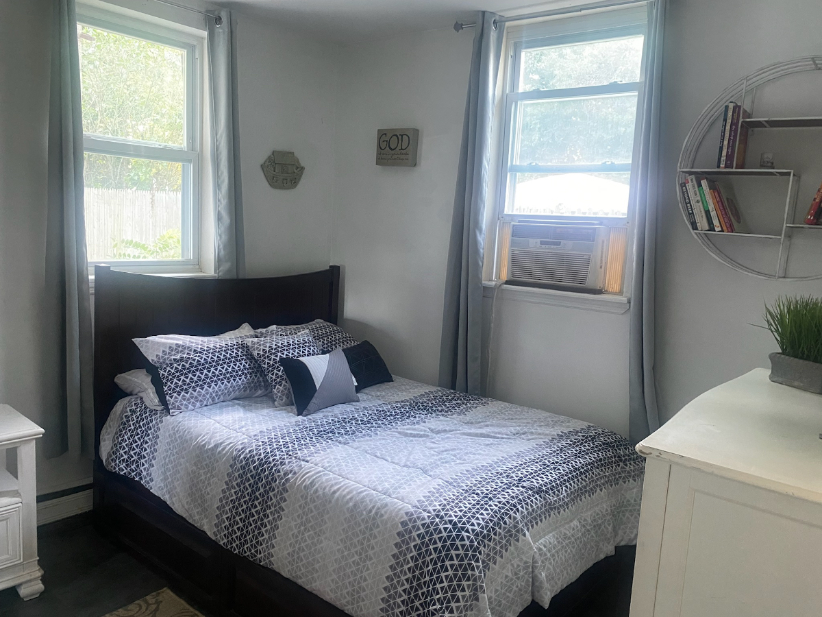 Wheatley Heights NY Easy access to all LI... - Photo 2