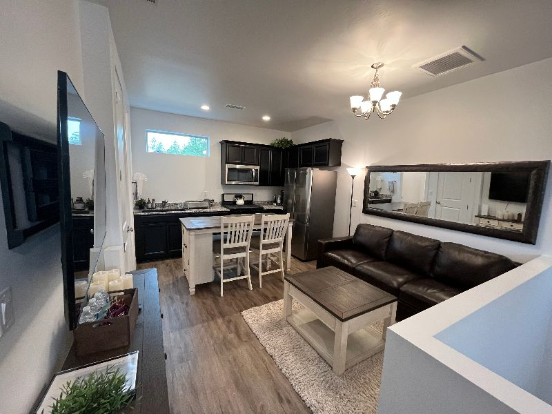 New 2Bdrm Guest House in Quiet, Friendly Neighborhood