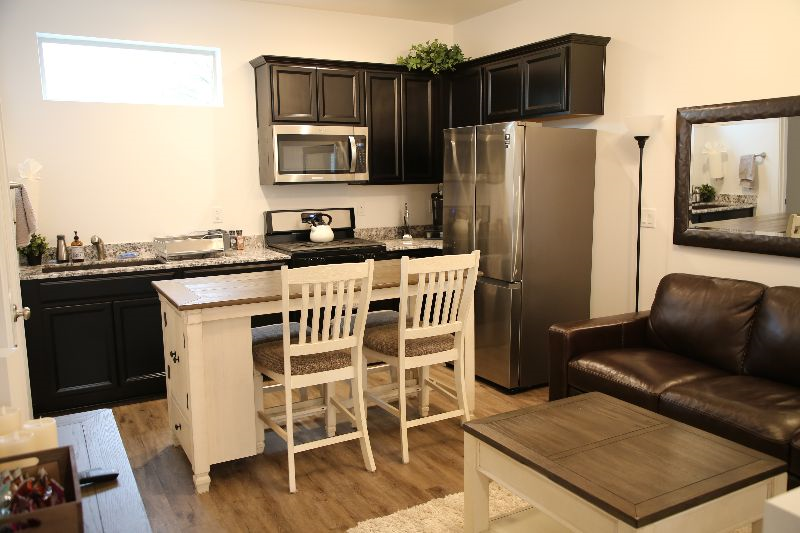 New 2Bdrm Guest House in Quiet, Friendly Neighborhood - Photo 4