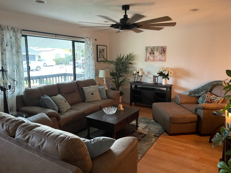 Room for Rent in Quiet Clairmont Home - Photo 4