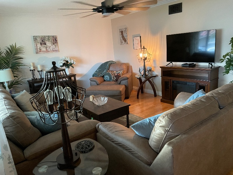 Room for Rent in Quiet Clairmont Home - Photo 5