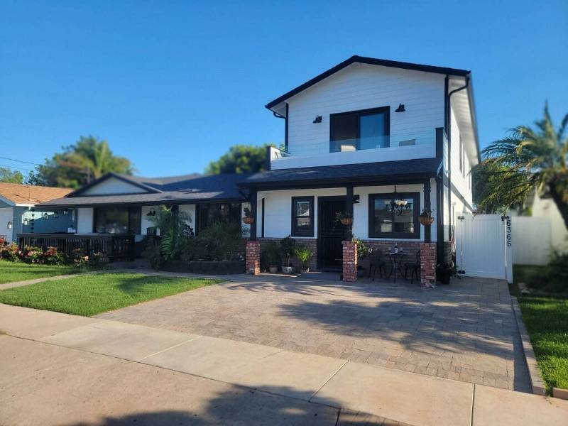 Room for Rent in Quiet Clairmont Home - Photo 2
