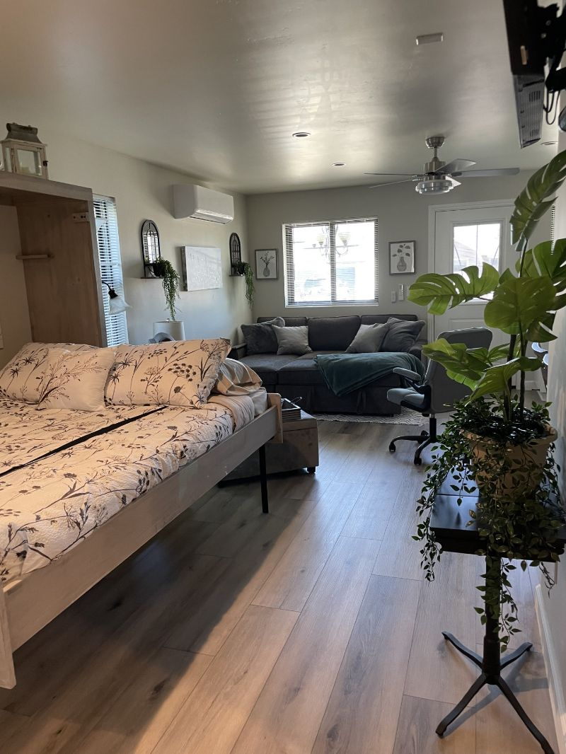 Room for Rent in Quiet Clairmont Home - Photo 5