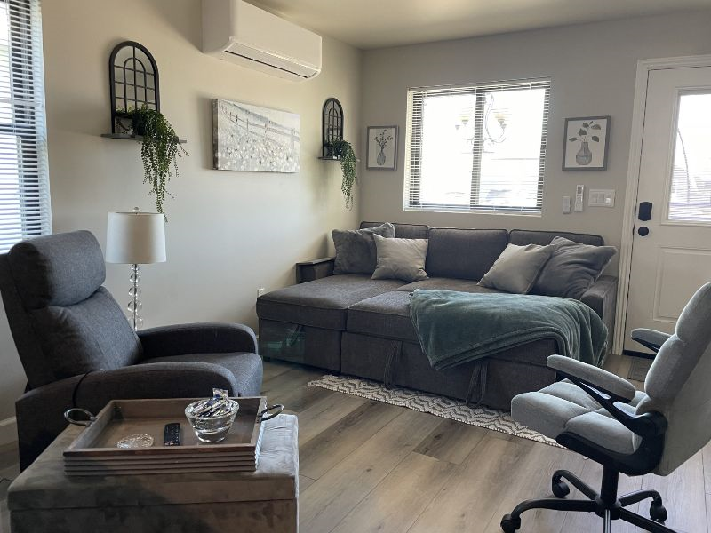 Room for Rent in Quiet Clairmont Home - Photo 2
