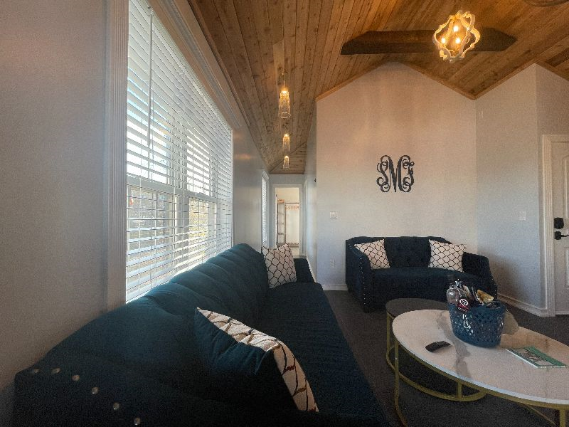 Luxurious 2 bedroom 1 bath apartment with Spa Amenities - Photo 5