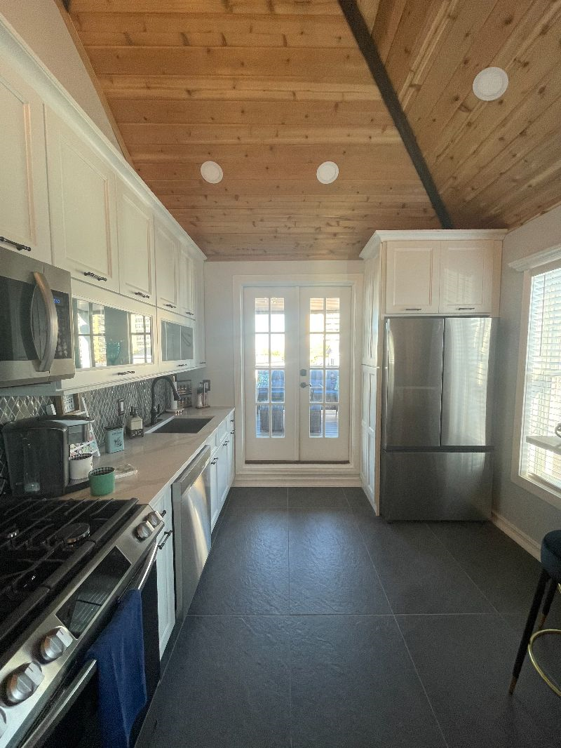 Luxurious 2 bedroom 1 bath apartment with Spa Amenities - Photo 8