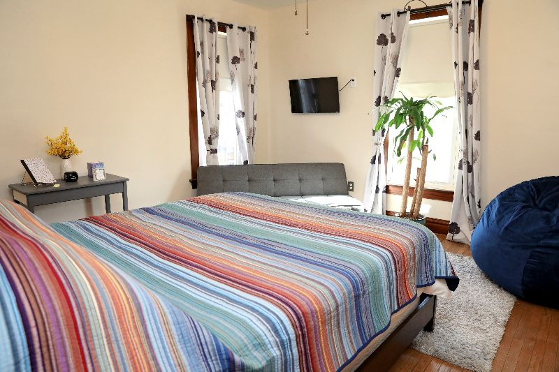 Bay's BNB Room 4 (Private Room in Large Home with Hot Tub Close to Everything) - Photo 2